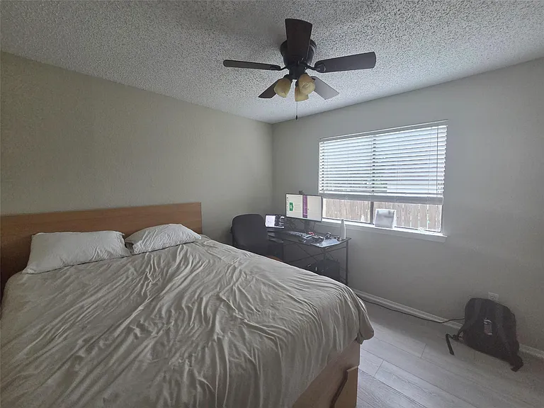 1604 Kimmerling Ln — Photo 14