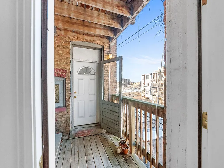 540 W Aldine Ave — Photo 8