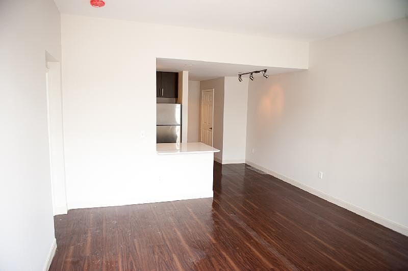2nd image of 162 Saint Botolph St APT 7A