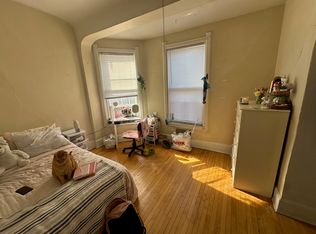 2010 E Park Pl FLOOR 2, Milwaukee, WI 53211