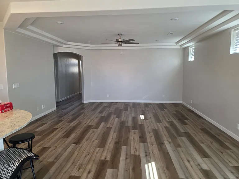 901 N Pleasant Valley Ln — Photo 4
