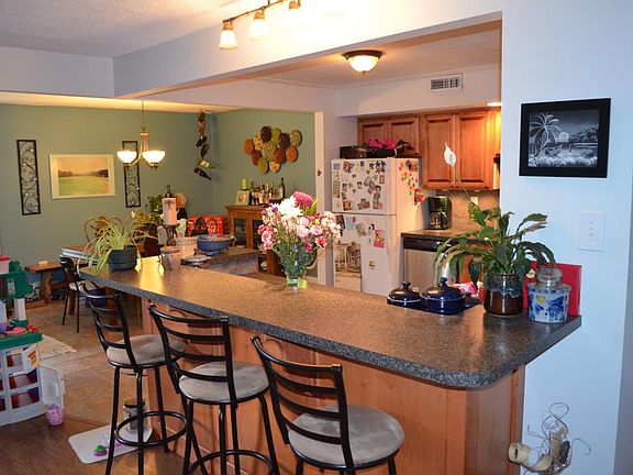 5th image of 105 Revere Dr