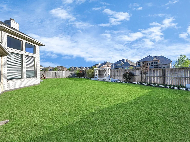 323 N Esplanade Ln — Photo 36