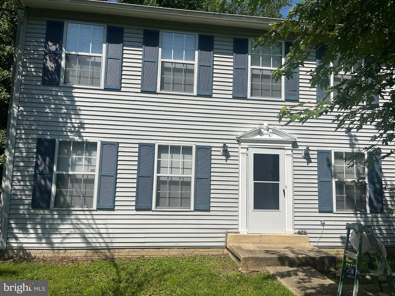 3 bed, 2.5 bath, 2400 sqft, $3,000 — Photo 1