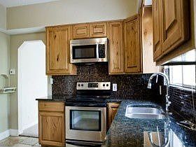 3rd image of 1112 Elgin Ave