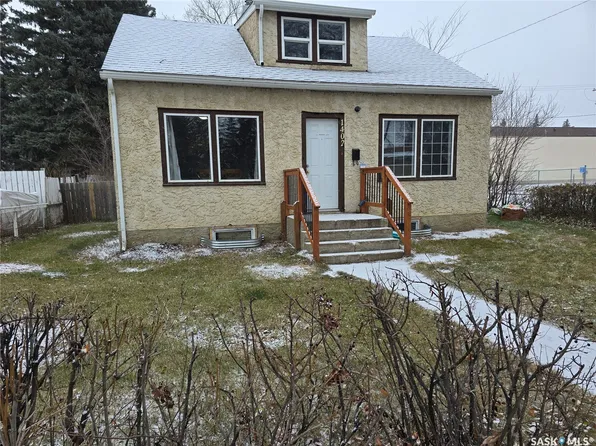 1402 102nd Street, North Battleford, SK S9A 1G7