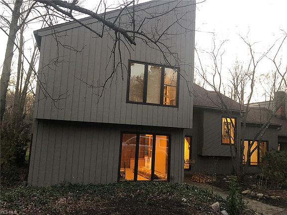 4th image of 7265 Surrey Ln