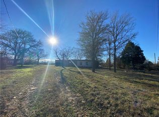 233 Gruetzner Ln, Elgin, TX 78621