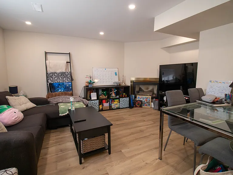 44 Patricia Ave — Photo 5