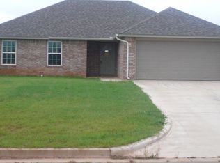 312 E Seminole St, Geronimo, OK 73543