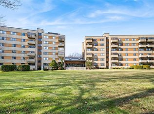 31 Putter Dr #404, Wallingford, CT 06492