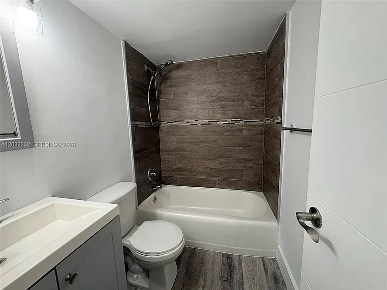 7545 E Treasure Dr #9H — Photo 32