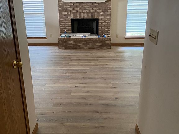 2nd image of 1923 Claybrook Dr