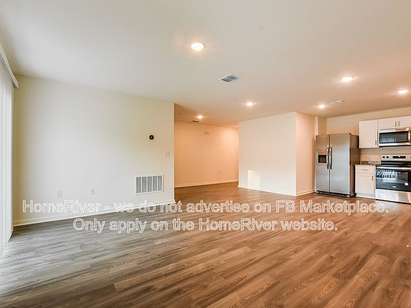 4th image of 6 Locust Course Ln