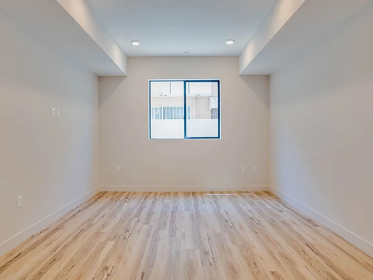 1540 S Hayworth Ave #202 — Photo 6