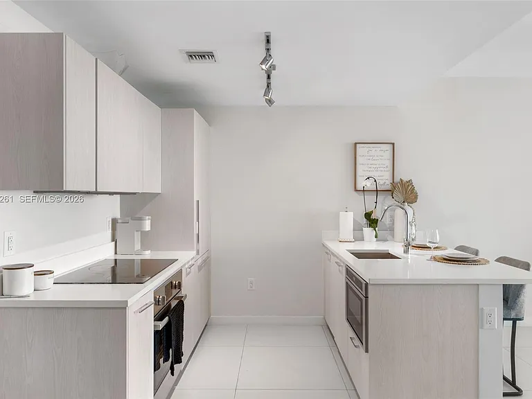 501 NE 31st St #1503 — Photo 5