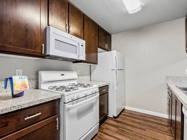 Heather Downs Apartments — Photo 14