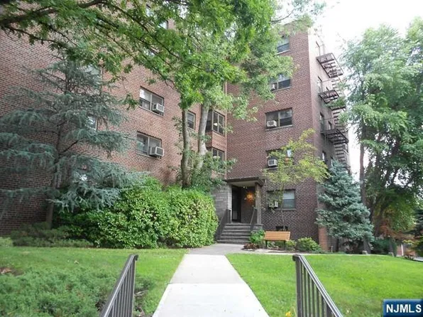3040 Edwin Ave APT 5J, Fort Lee, NJ 07024