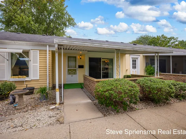 627 Carriage Ln, Jenison, MI 49428
