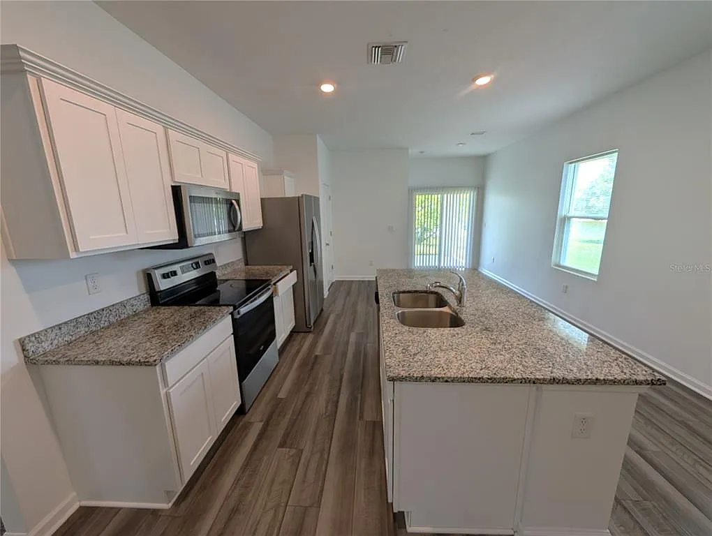 3 bed, 2.0 bath, 1412 sqft, $1,865 — Photo 3