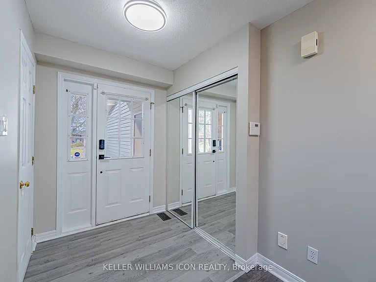 48 Blackdome Cres — Photo 3