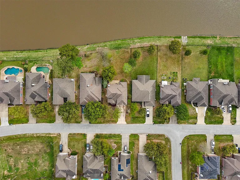 9219 E Lakeside Dr — Photo 35