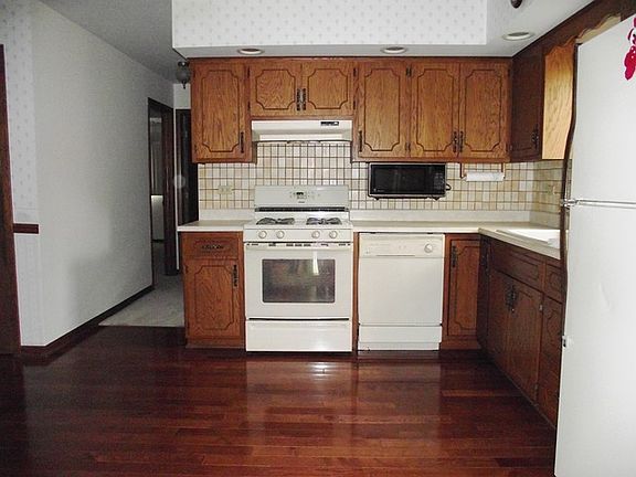 5th image of 15645 Wild Rose Ln #6