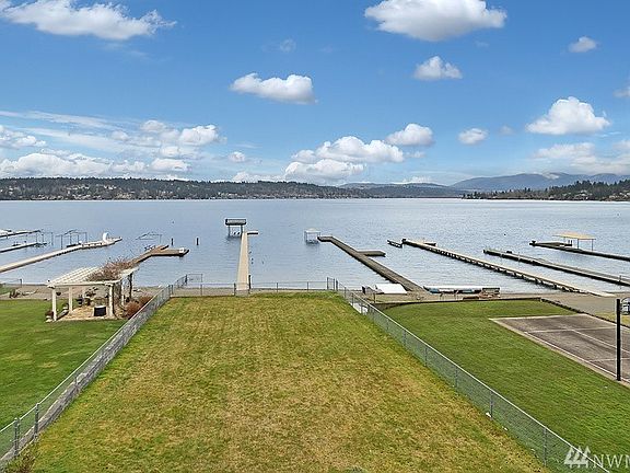 2nd image of 3238 W Lake Sammamish Pkwy SE