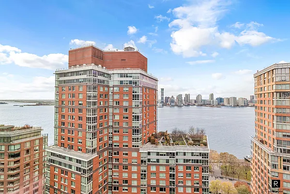 Rented by R New York | media 4