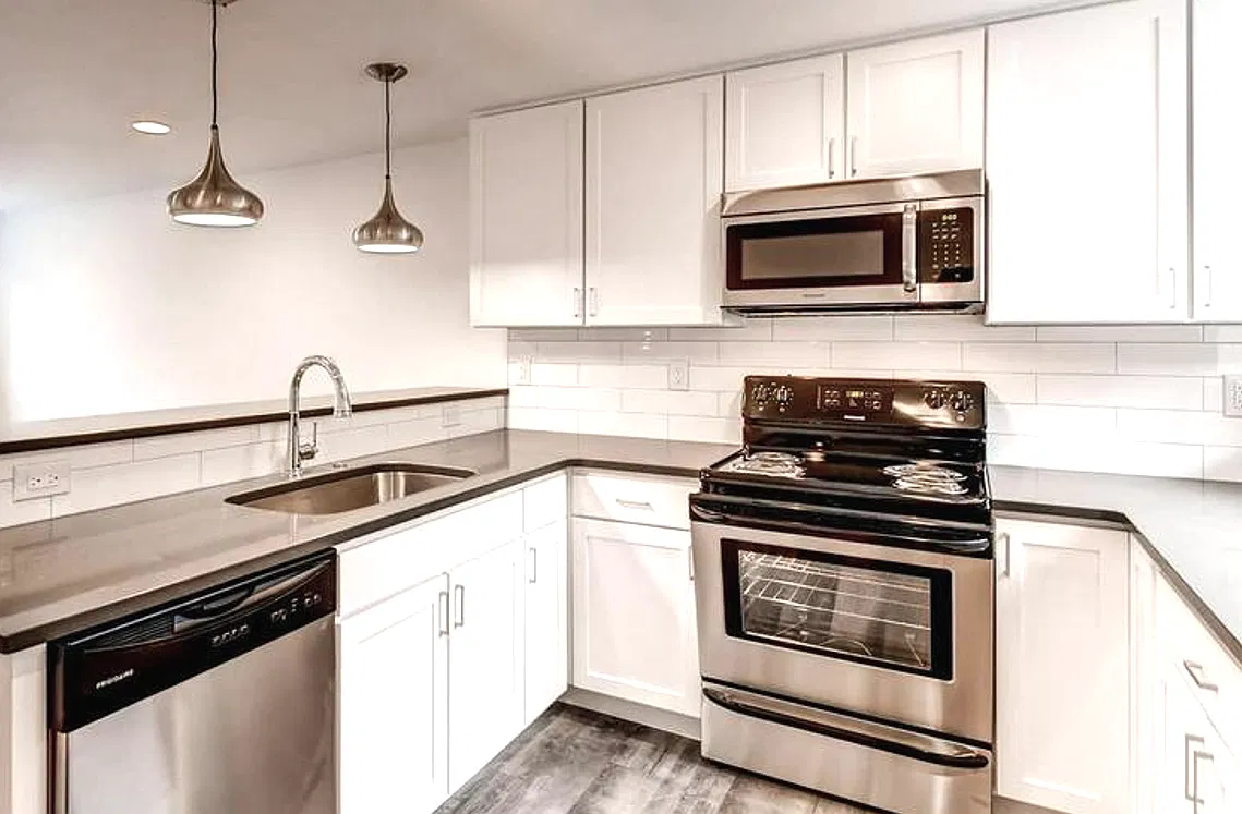 2 bed, 750 sqft, $1,995 — Photo 3