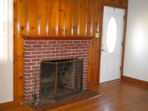 4th image of 1305 Gates St