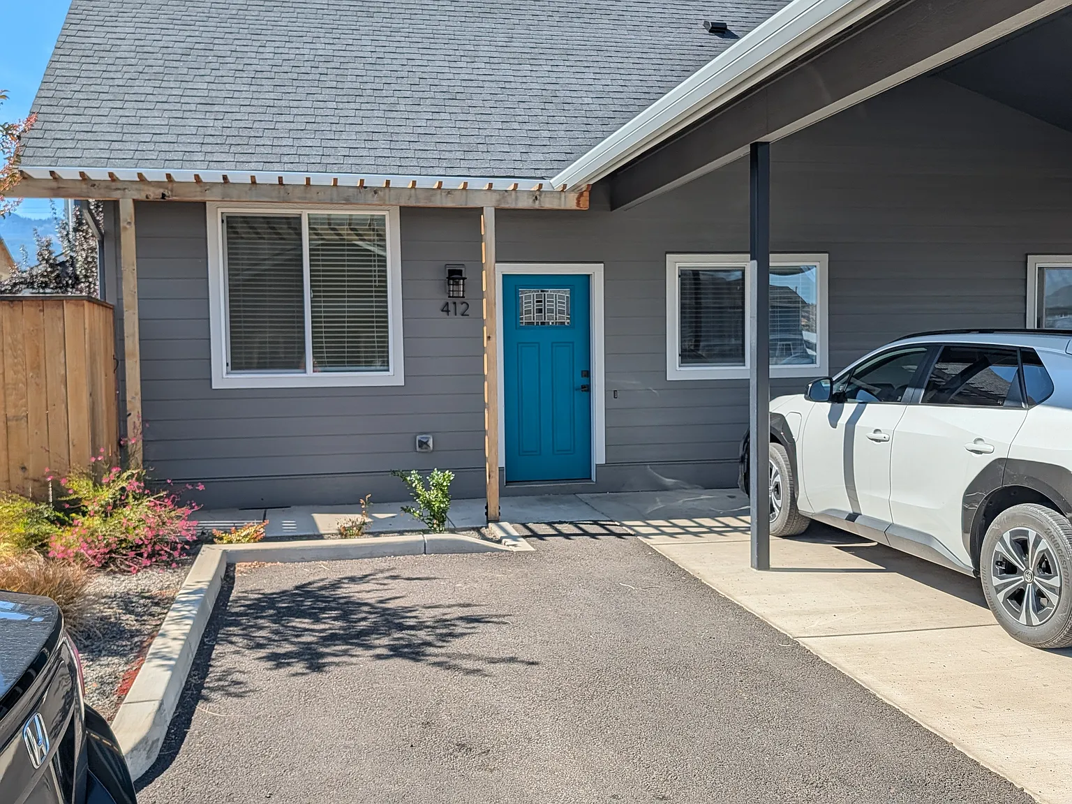 3 bed, 2200 sqft, $2,200 — Photo 1