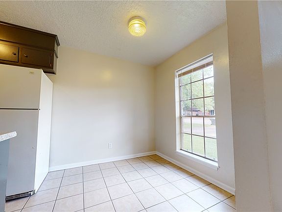 5th image of 814 Concho Pl