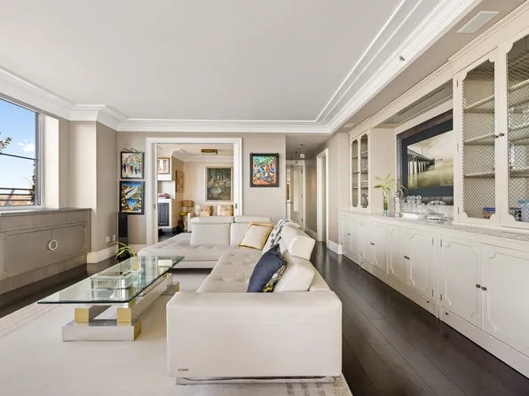 120 Riverside Boulevard image 2 of 18