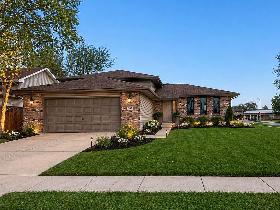 1st image of 601 N Holly Ln