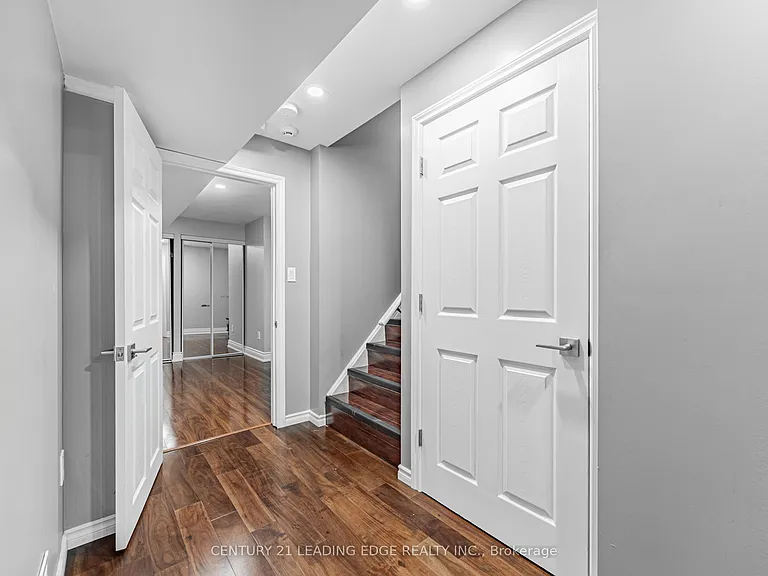 98 Erskine Dr #LOWER — Photo 17