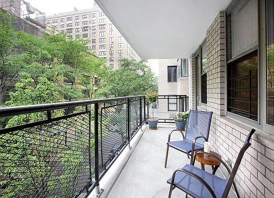 Sold by Warburg | media 3