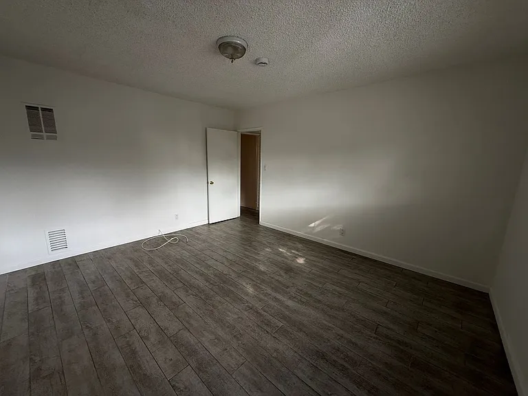 1520 N Hayworth Ave — Photo 24