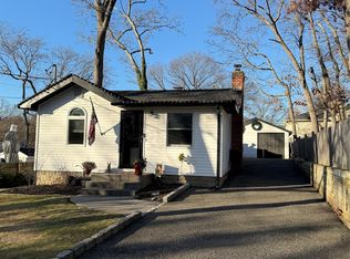 5 Lafayette Ave, Lake Grove, NY 11755