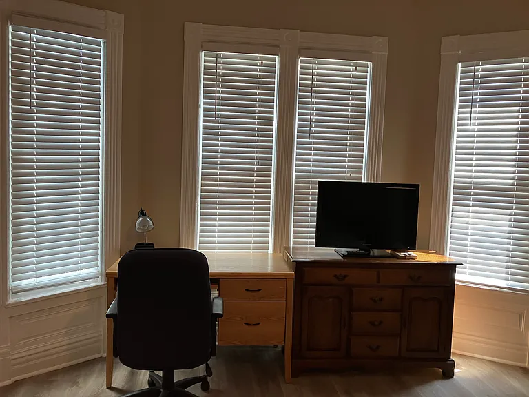 Large area that can also be used as an office or computer area