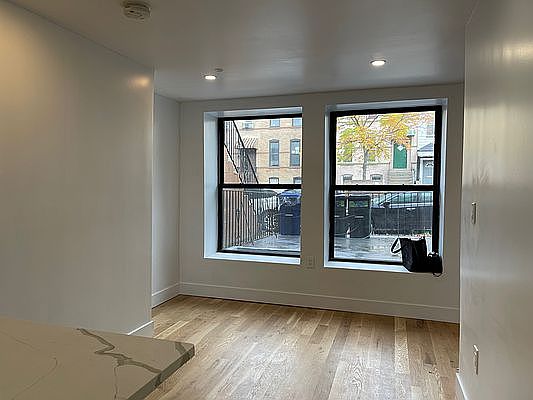 2nd image of 2042A Pacific St #1