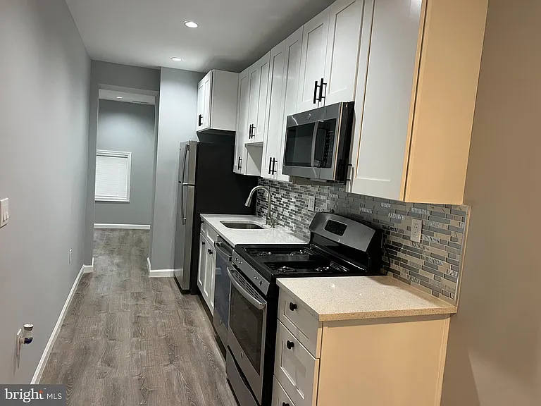 208 21st St NE #1 — Photo 3