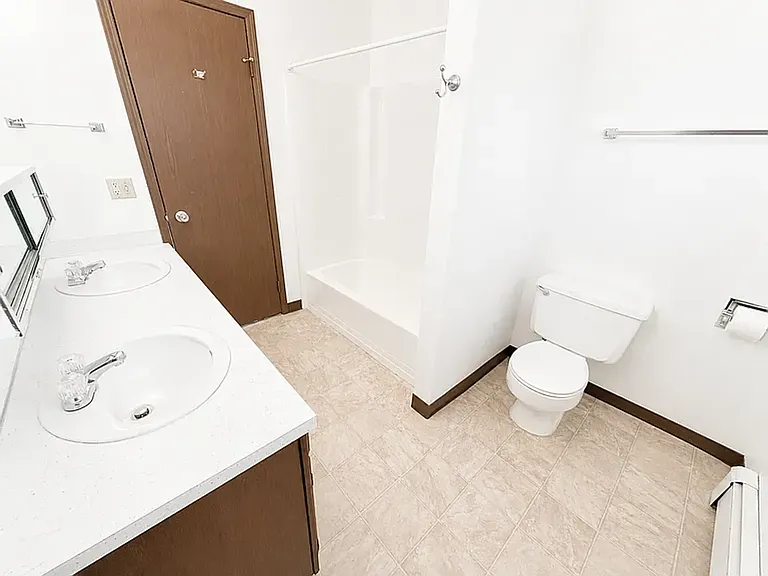 1651 Kelby Dr — Photo 2