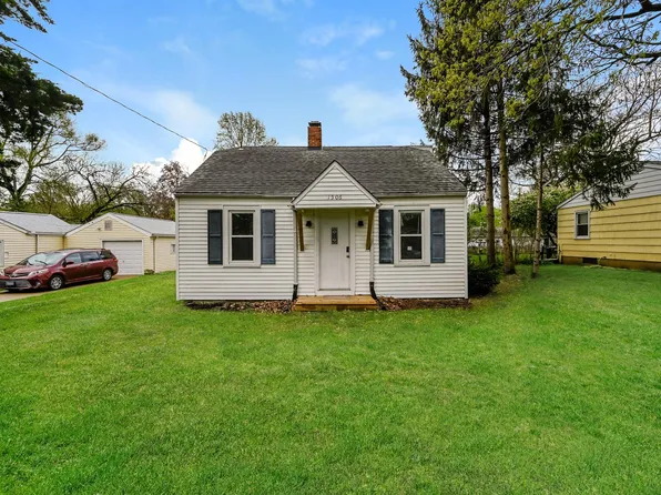 1506 E Hendryx Ln, Peoria, IL 61615