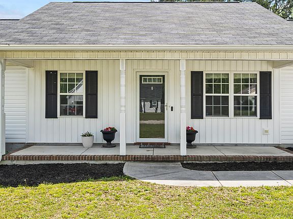 3rd image of 128 Woodbury Farm Drive