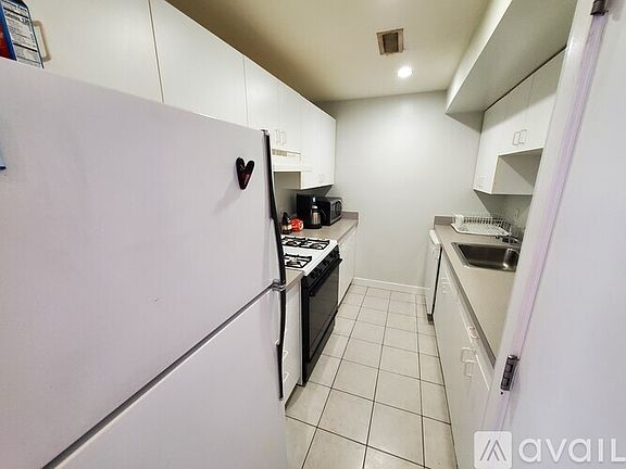 4th image of 1659 Washington St #406