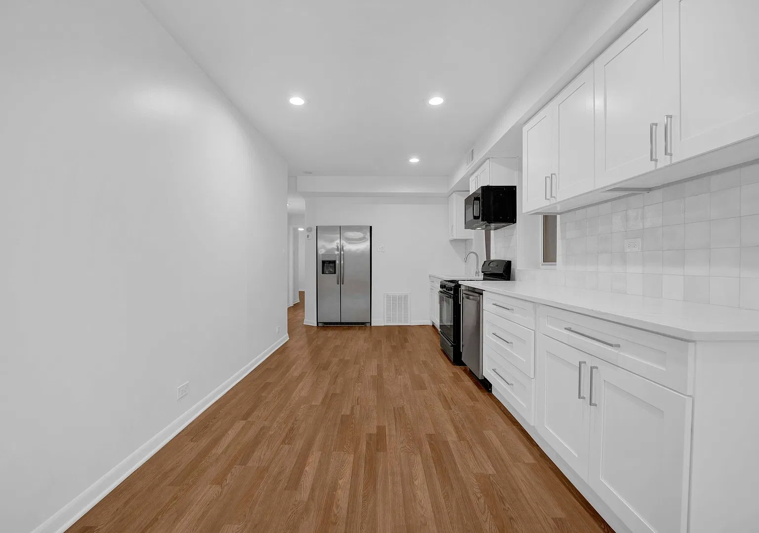 2 bed, 1000 sqft, $2,200 — Photo 2