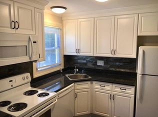 26 Hobart Ln #26, Amherst, MA 01002