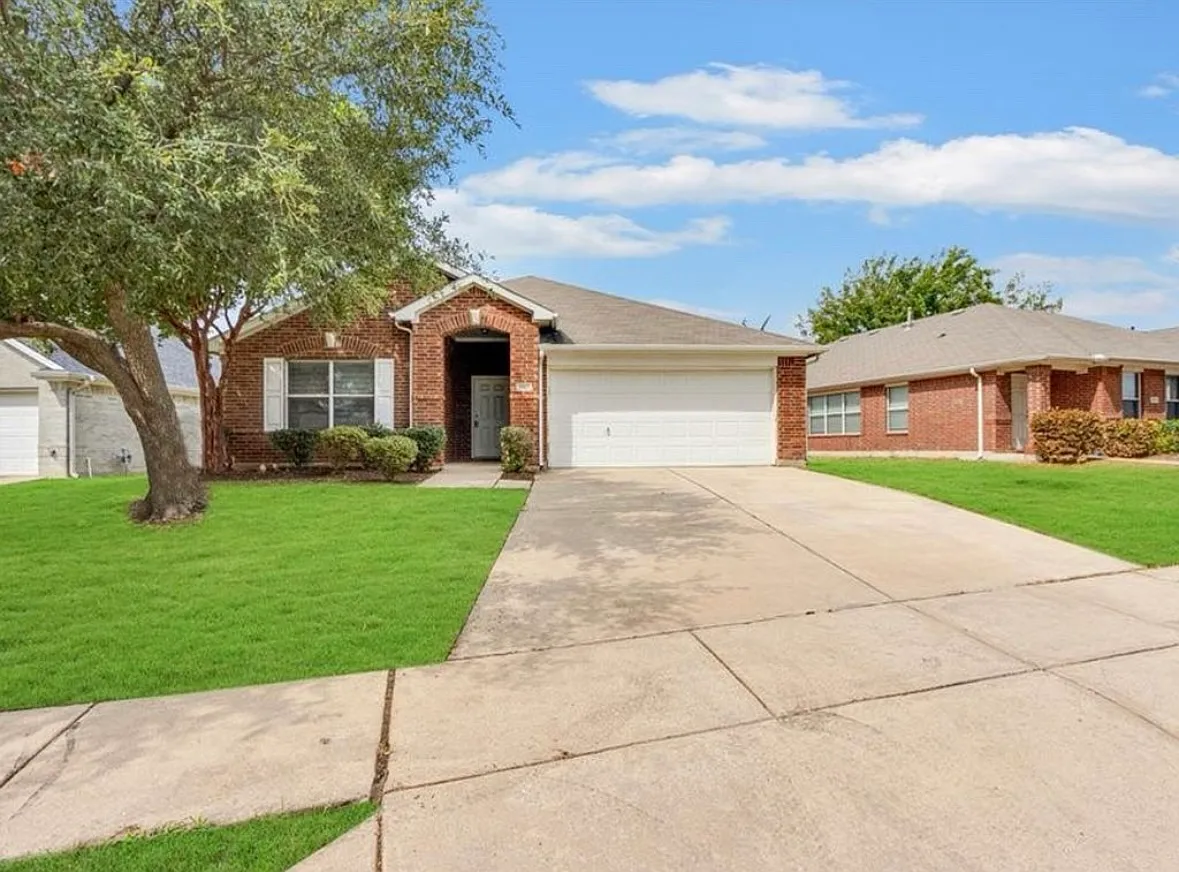 3 bed, 1360 sqft, $2,100 — Photo 1