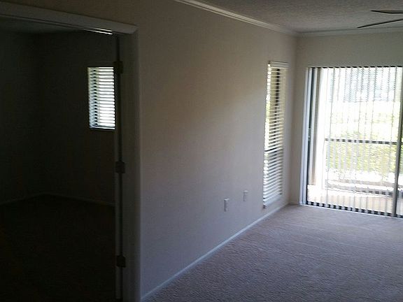 Living Rm-Den entrance
